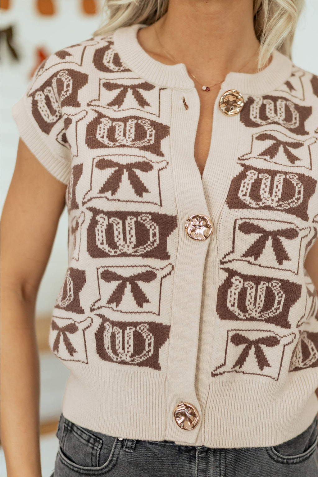 Western Horseshoe Bow Pattern Button Front Sleeveless Knit Top